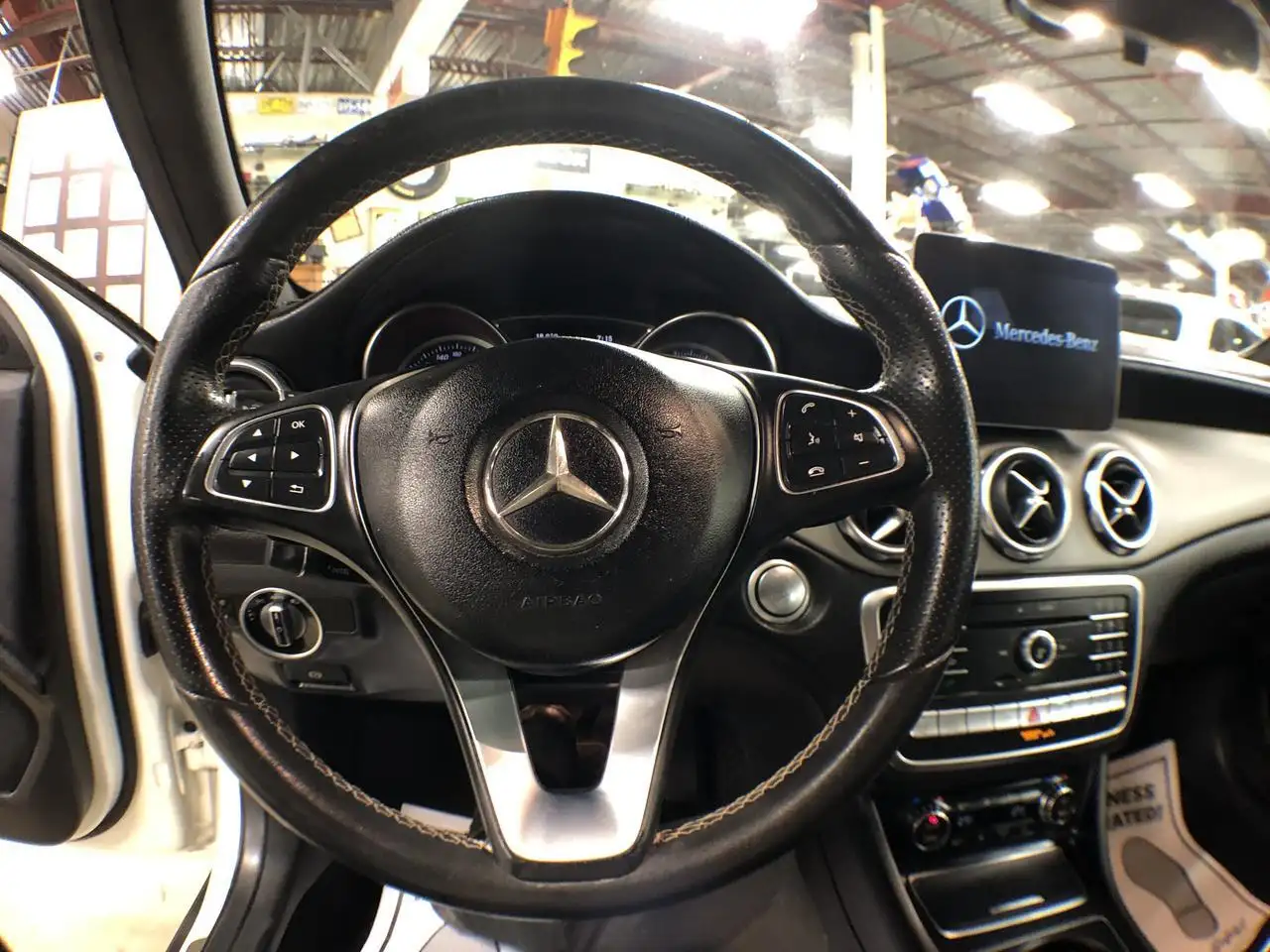 Mercedes-Benz GLA снимка Mercedes-Benz GLA