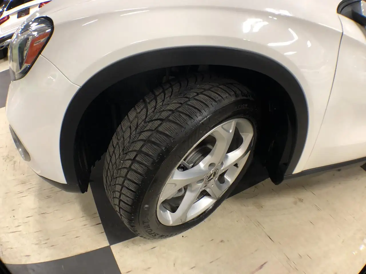 Mercedes-Benz GLA снимка Mercedes-Benz GLA