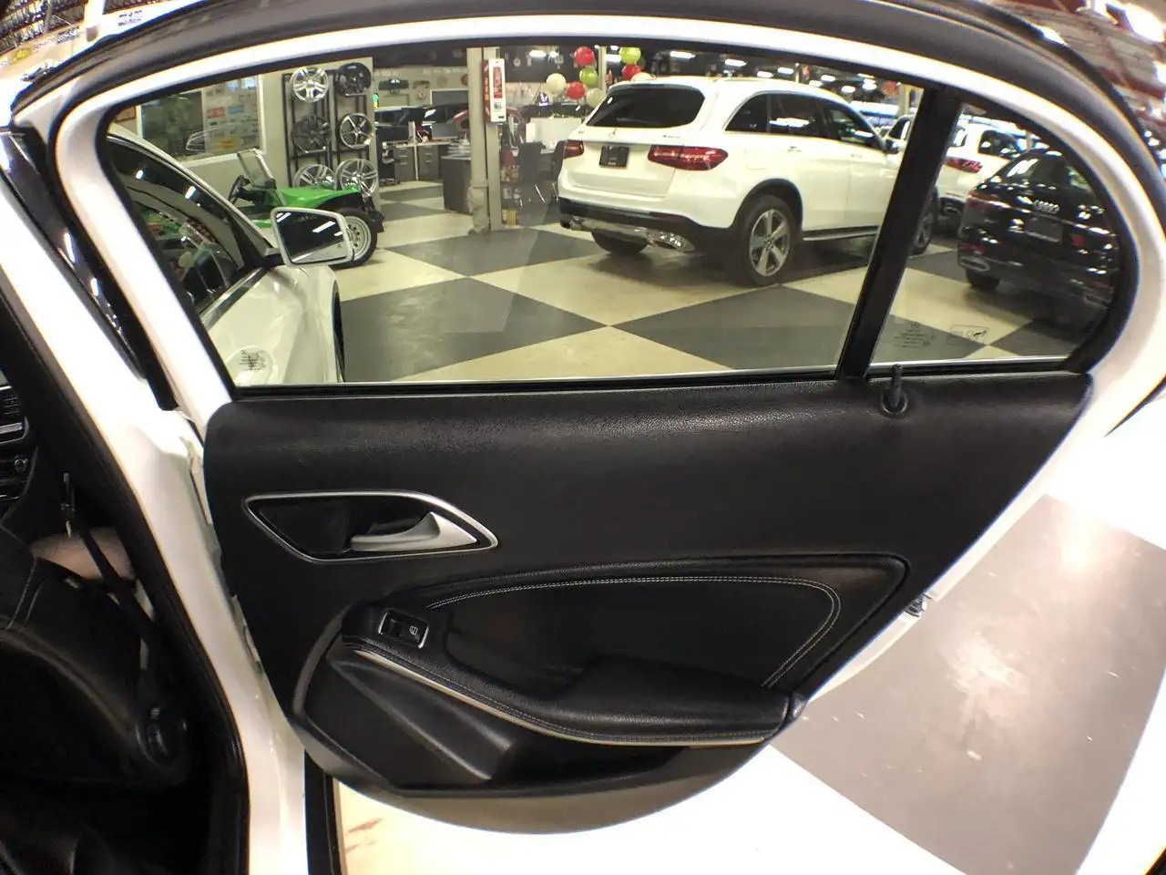 Mercedes-Benz GLA снимка Mercedes-Benz GLA