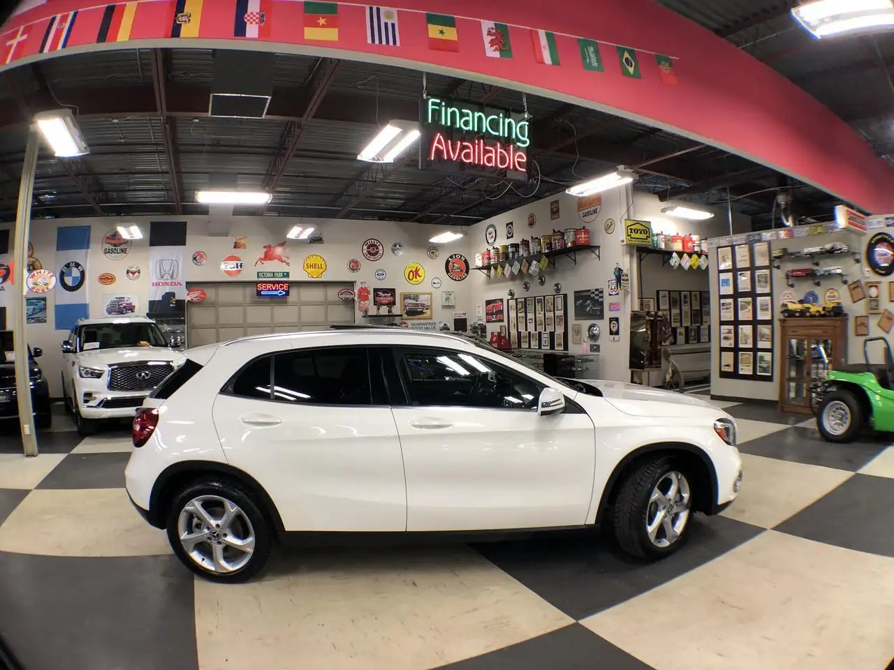 Mercedes-Benz GLA снимка Mercedes-Benz GLA