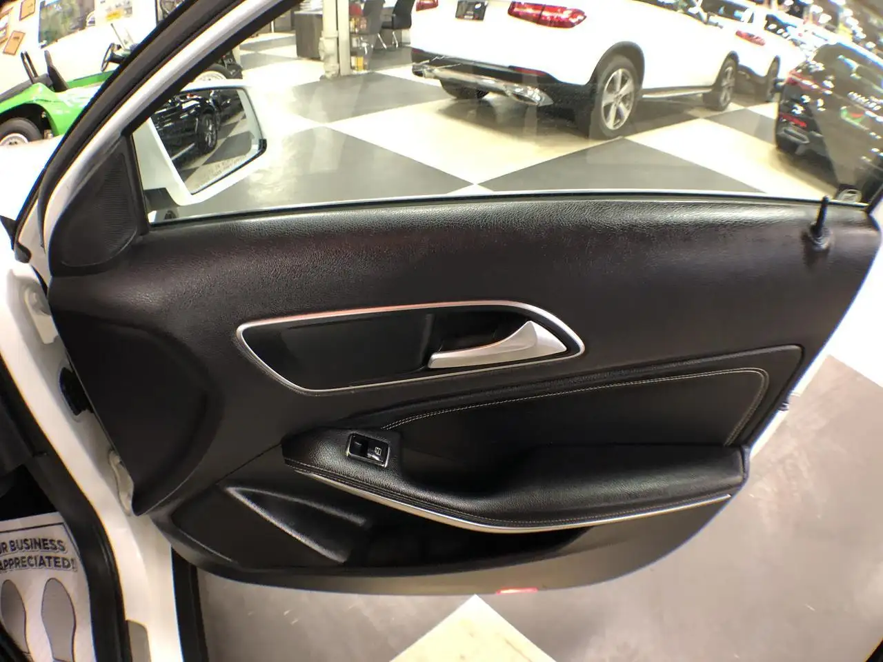 Mercedes-Benz GLA снимка Mercedes-Benz GLA