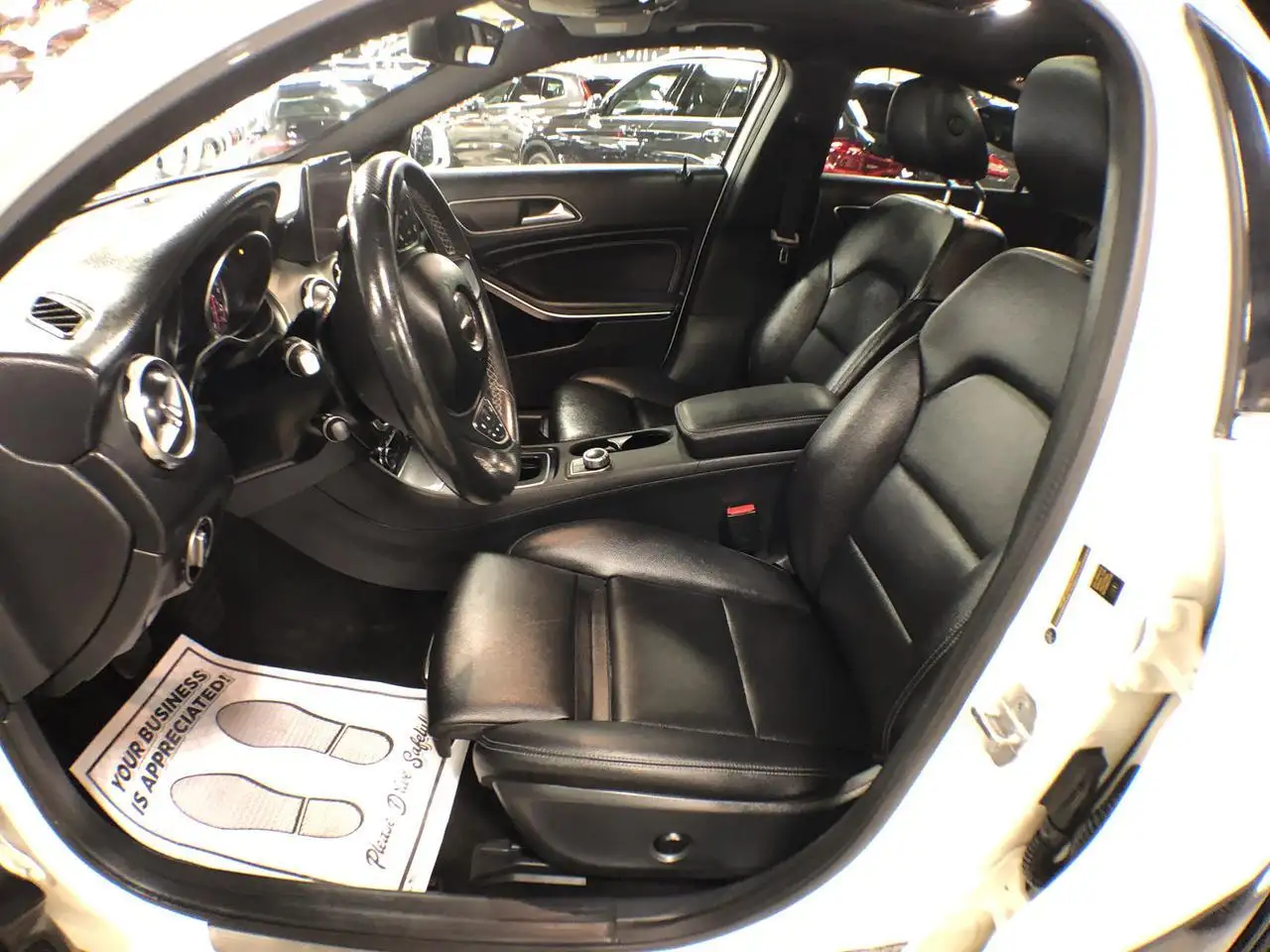 Mercedes-Benz GLA снимка Mercedes-Benz GLA