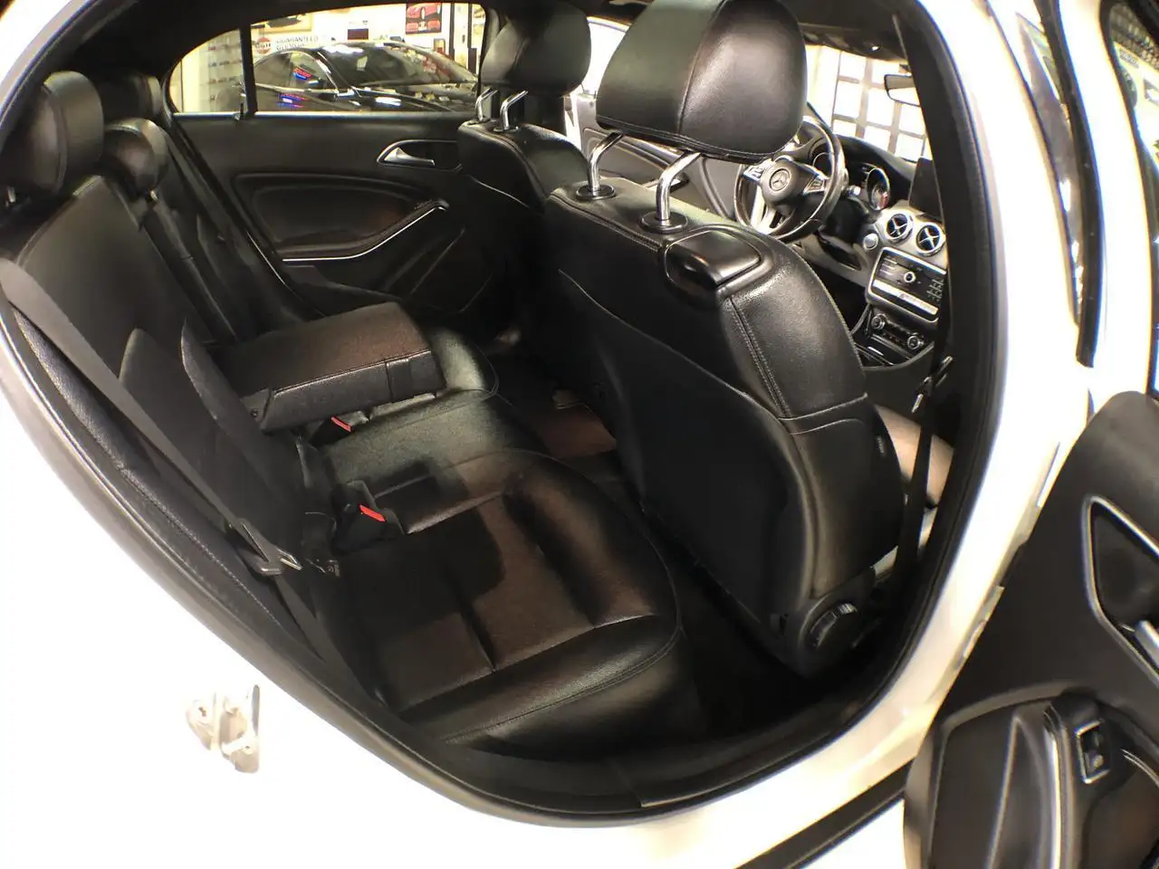 Mercedes-Benz GLA снимка Mercedes-Benz GLA