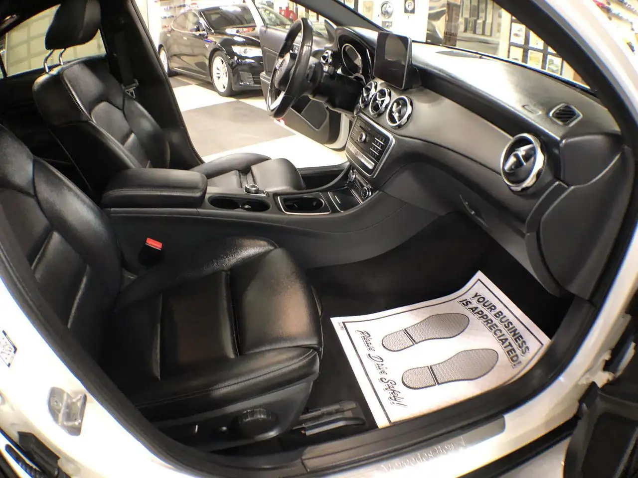 Mercedes-Benz GLA снимка Mercedes-Benz GLA