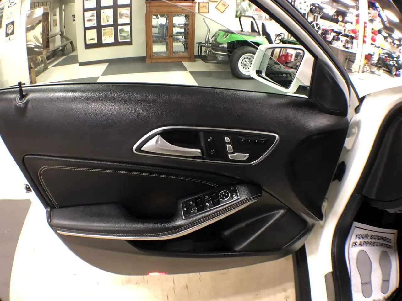 Mercedes-Benz GLA снимка Mercedes-Benz GLA