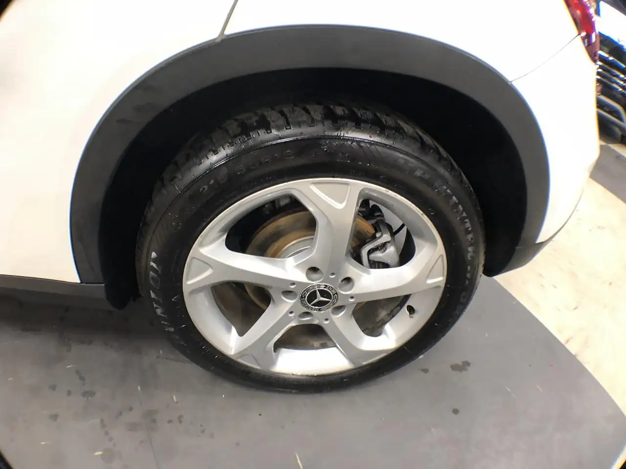 Mercedes-Benz GLA снимка Mercedes-Benz GLA