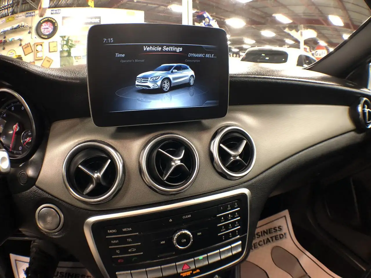 Mercedes-Benz GLA снимка Mercedes-Benz GLA