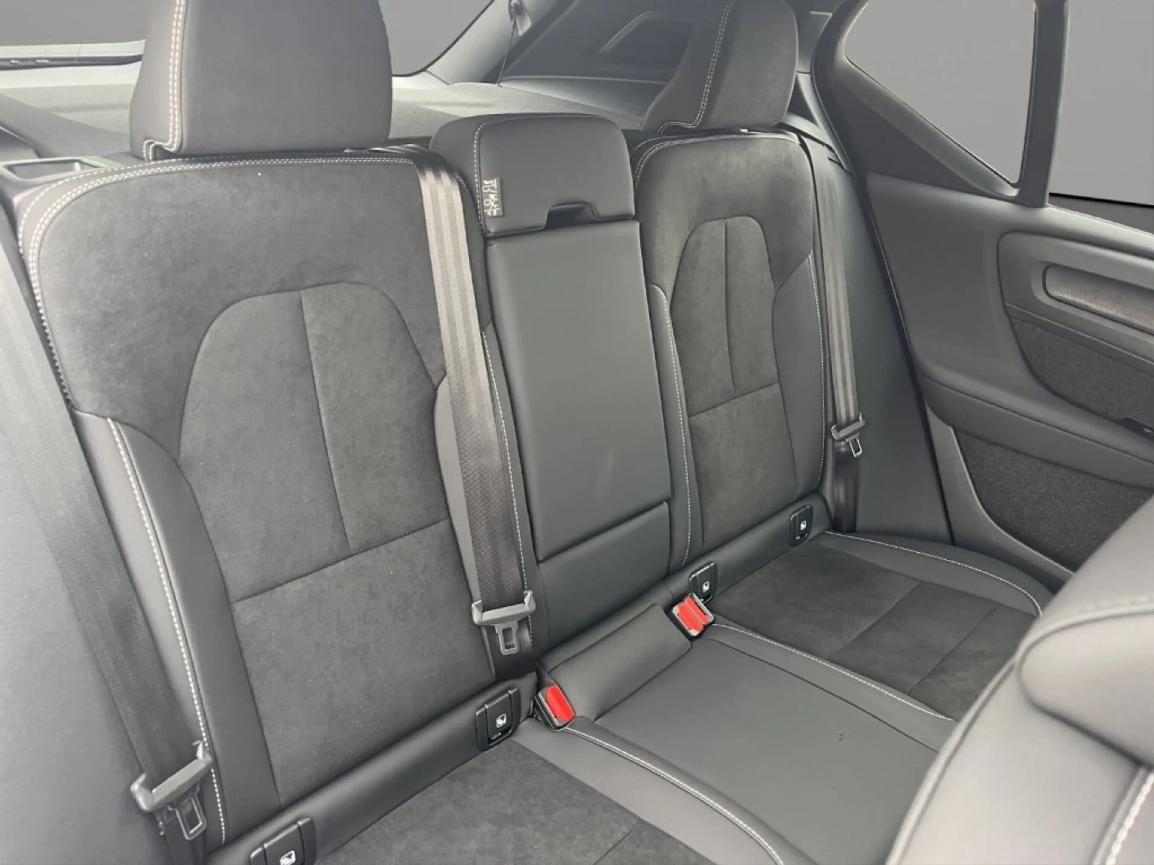 Volvo EX40 Black Edition Plus, Twin Motor, Vollelektrisch — photo 11