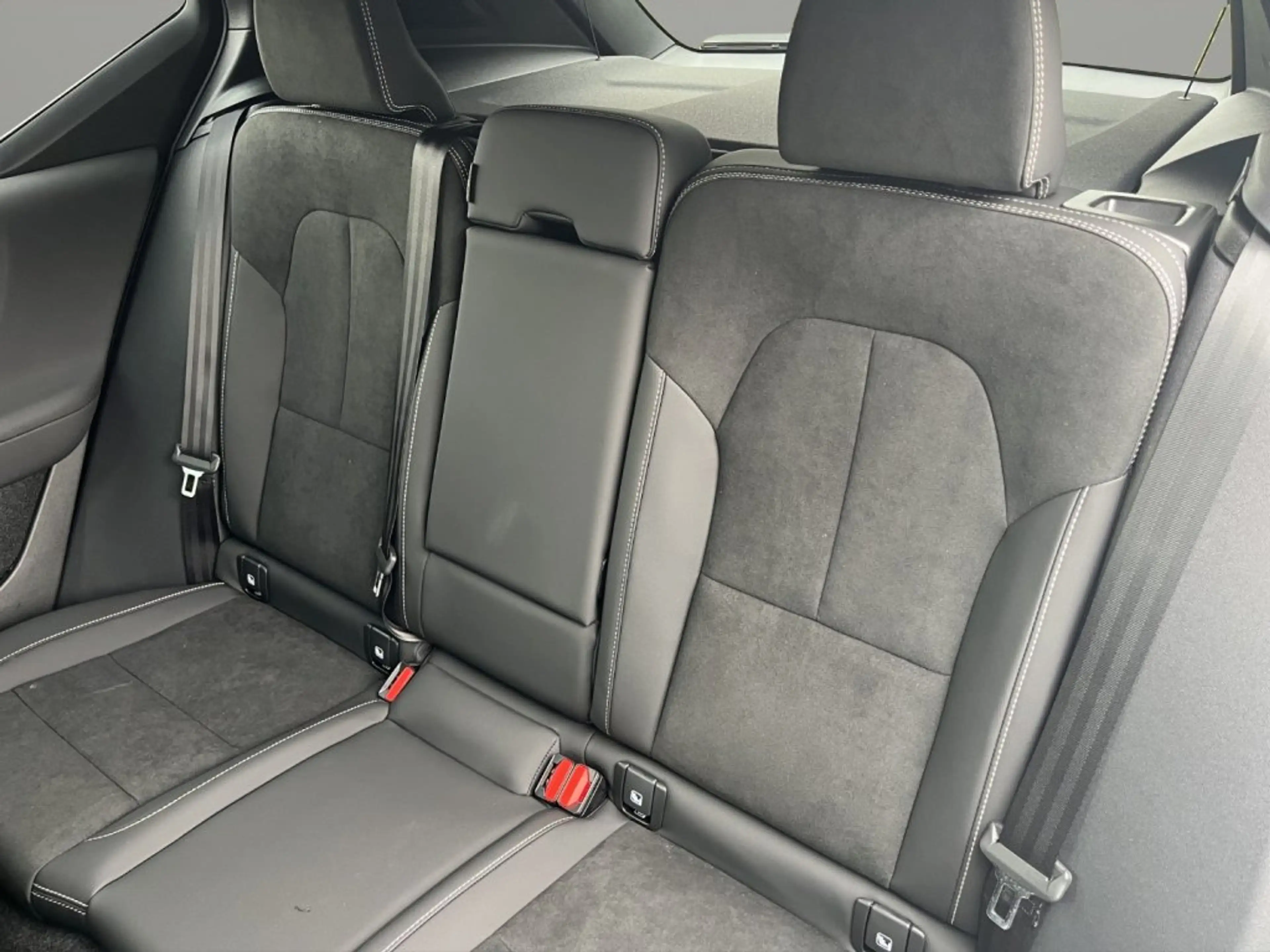 Volvo EX40 Black Edition Plus, Twin Motor, Vollelektrisch — photo 10