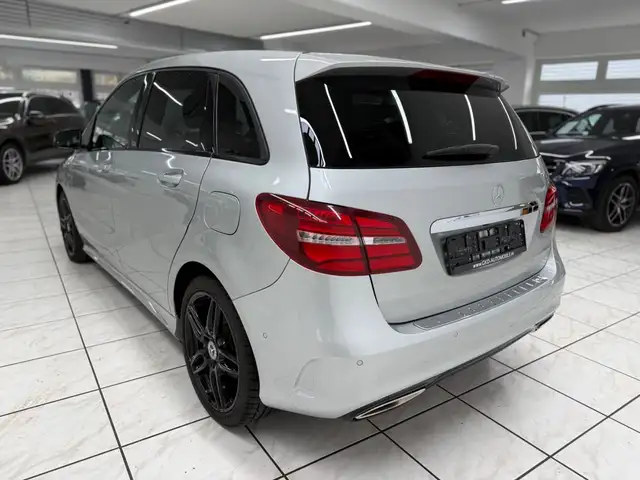 Mercedes-Benz B Class view 2