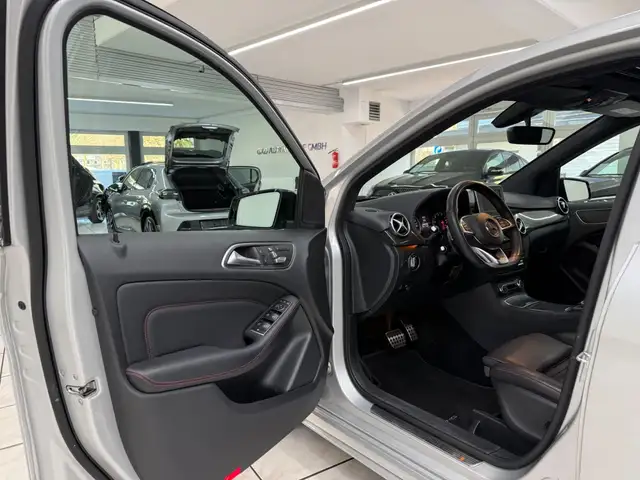 Mercedes-Benz B Class view 8