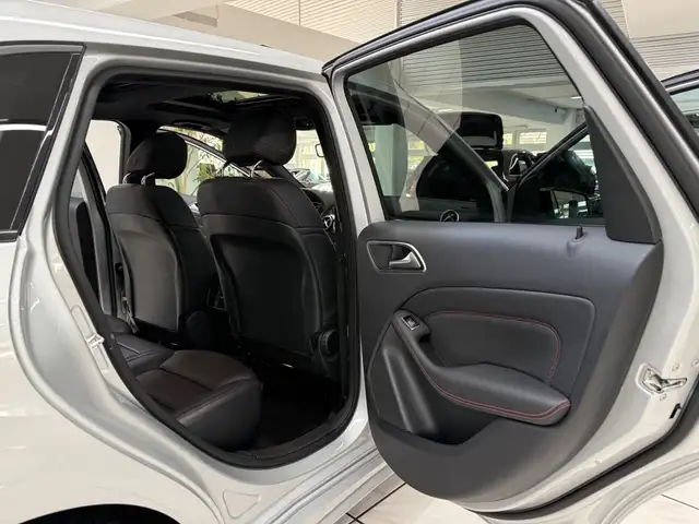 Mercedes-Benz B Class view 11