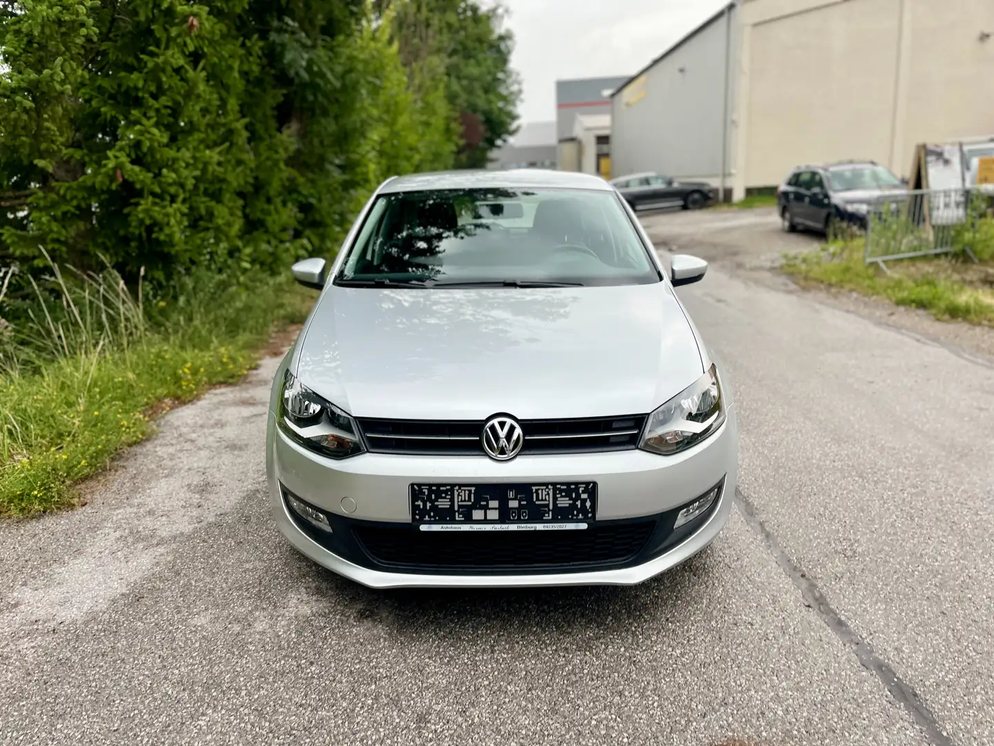 Volkswagen Polo 4FRIENDS 1,2b nur 40.000km 1 Besitzer Silber - 2