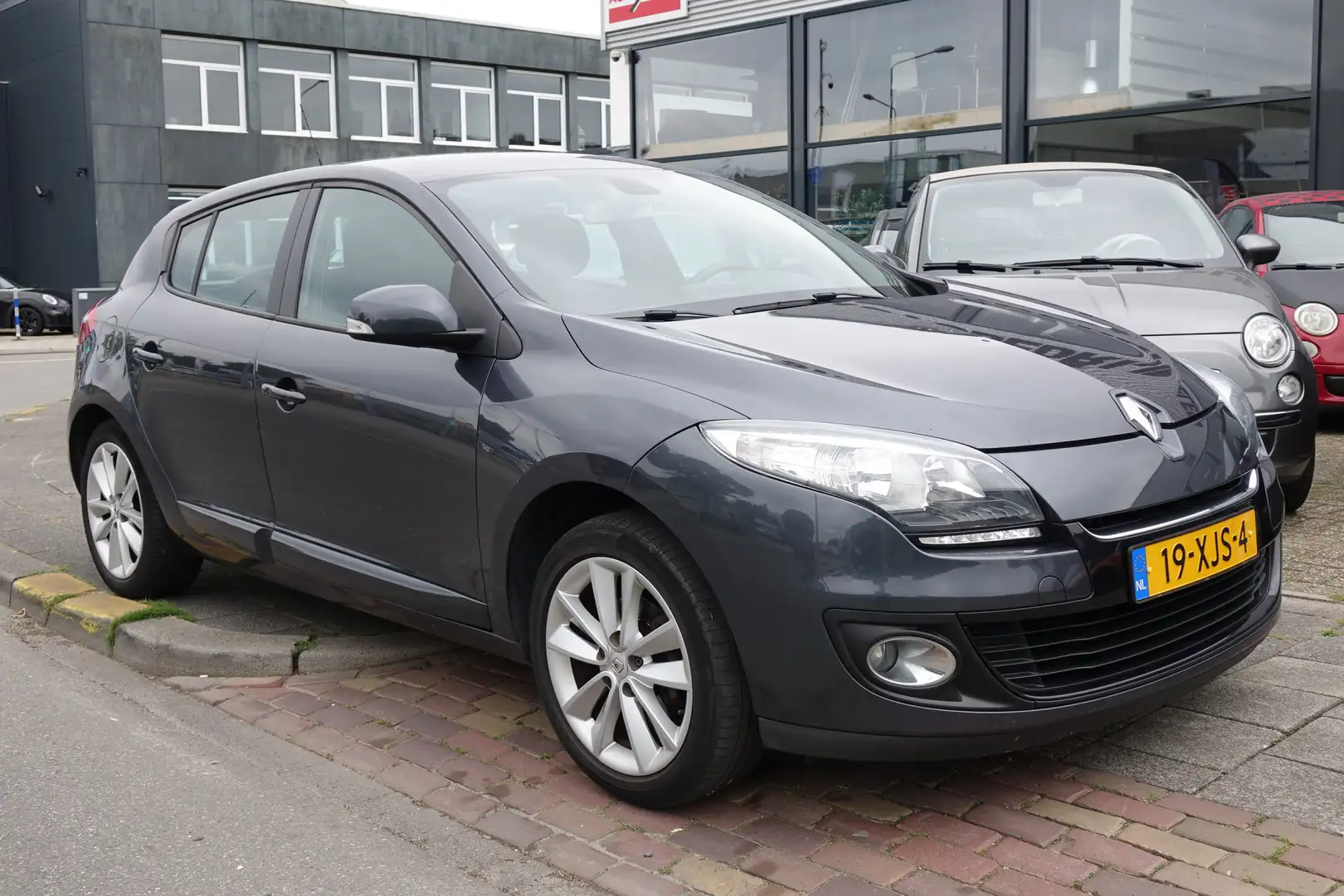 Renault Megane 1.2 TCe Expression, navigatie, 6 versnellingen, Cl Grijs - 2