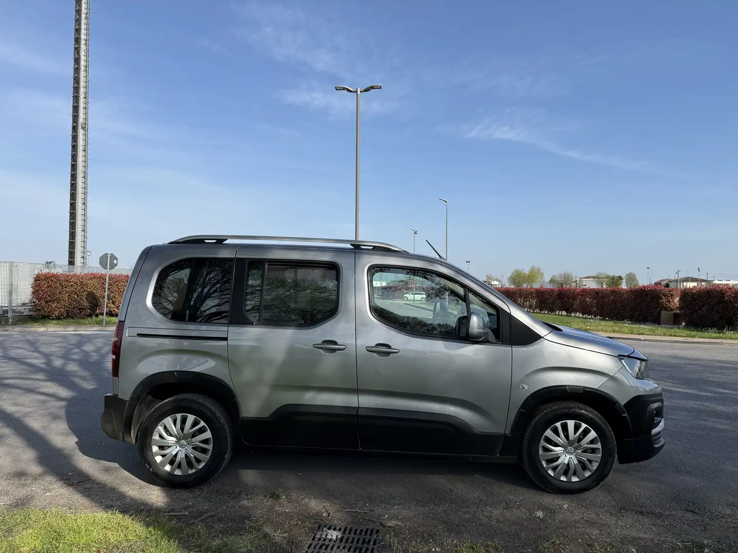 Peugeot Rifter 1.5 bluehdi Active s&s 130cv eat8 Grigio - 2