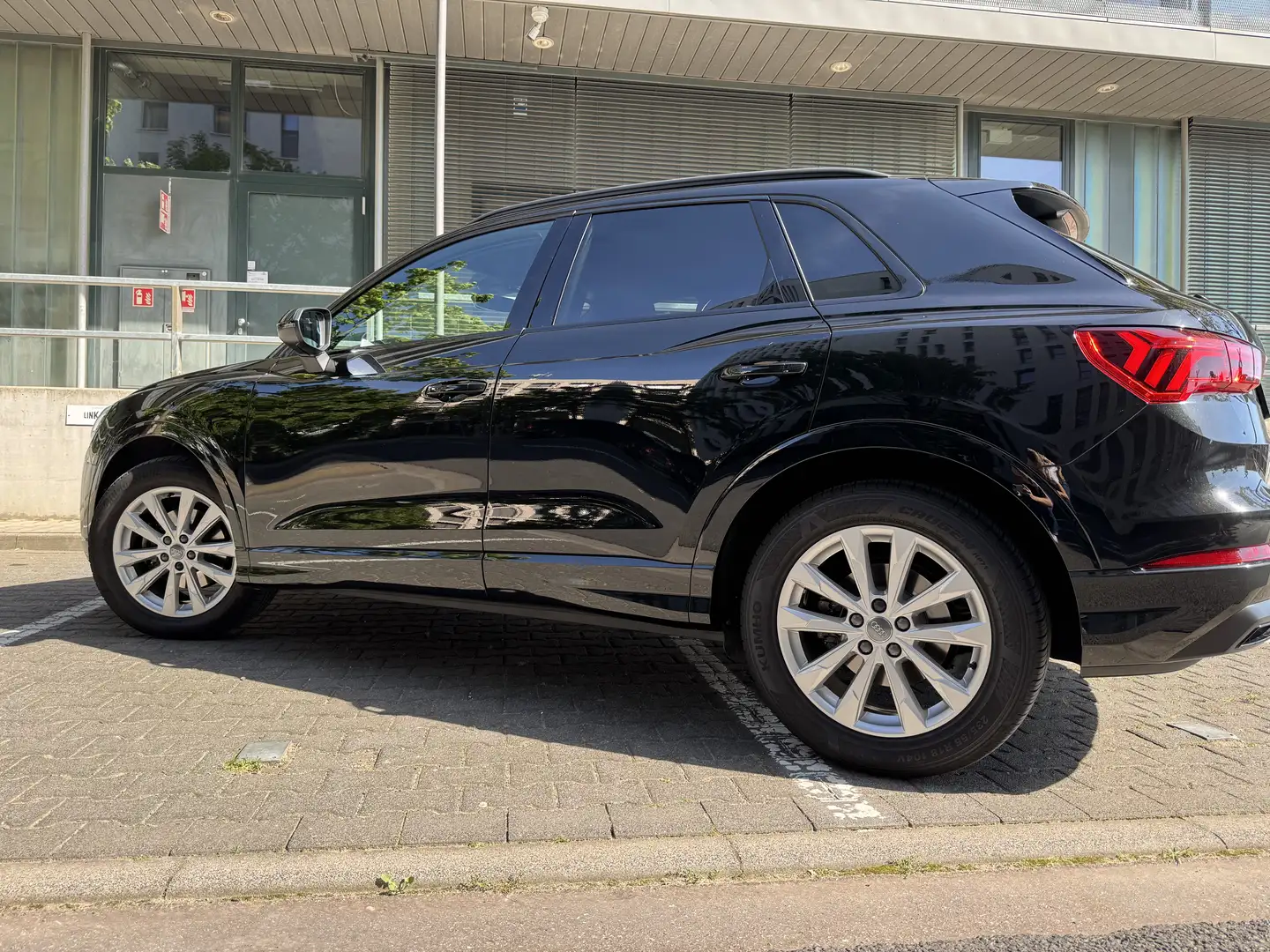 Audi Q3 35 TFSI advanced Schwarz - 2