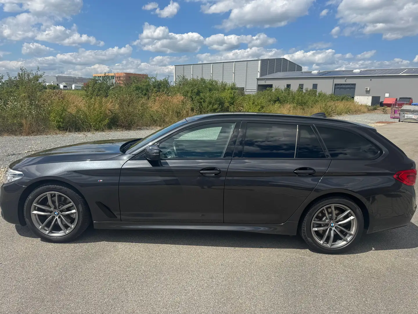 BMW 520 d M-Sport *LED*SITZHEIZUNG*KAMERA*LED*HEAD-UP*TOP* Grau - 2