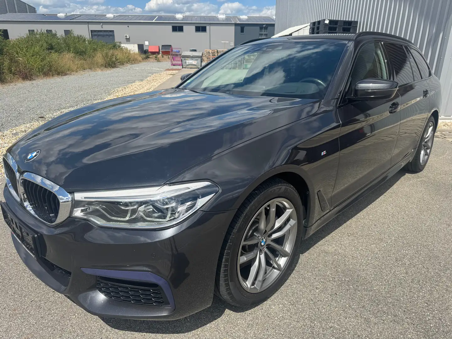 BMW 520 d M-Sport *LED*SITZHEIZUNG*KAMERA*LED*HEAD-UP*TOP* Grau - 1