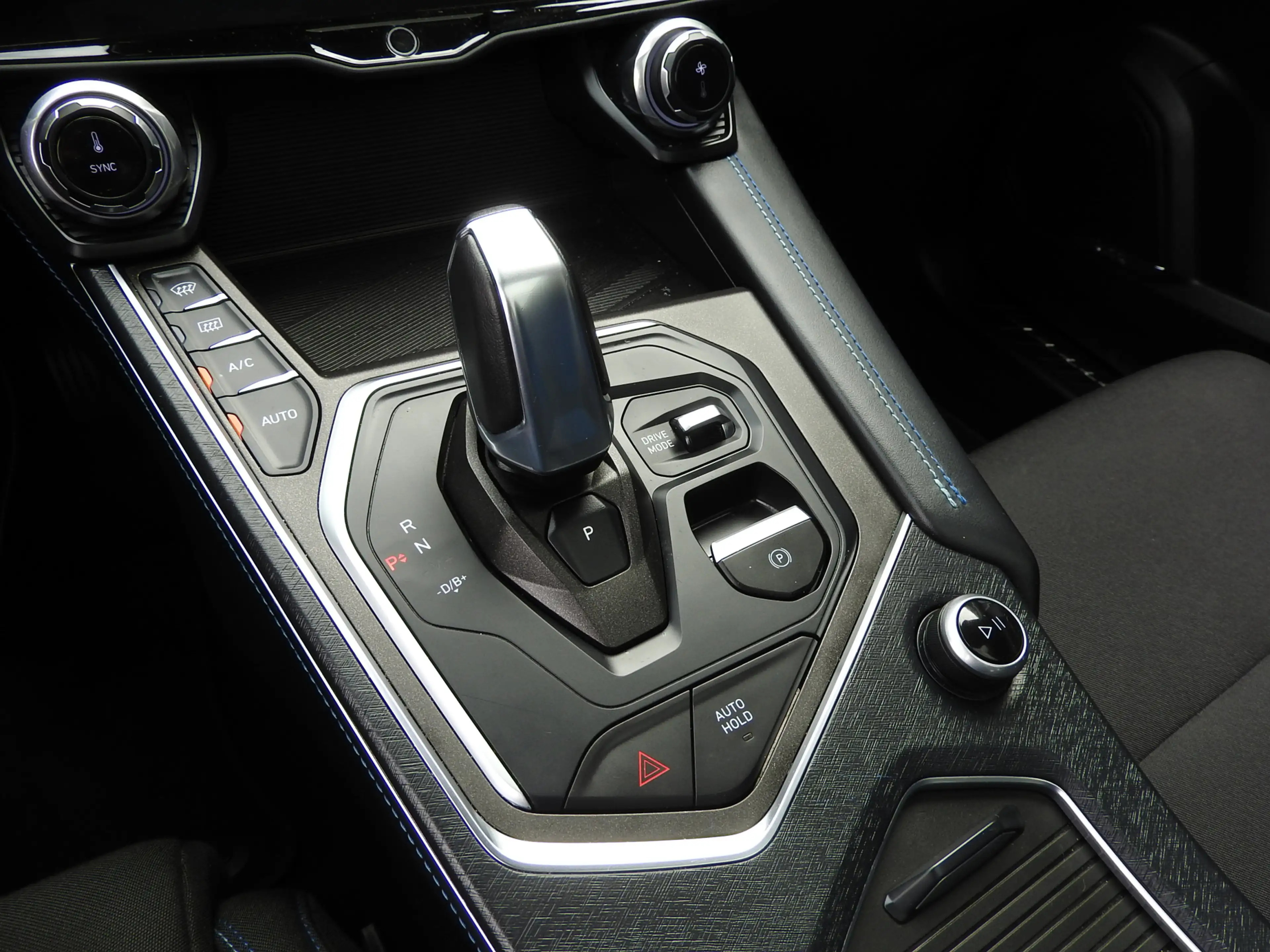 Lynk & Co 01 1.5 PHEV BlackStyle, Panoramadak, 360 Camera, Memo — photo 14