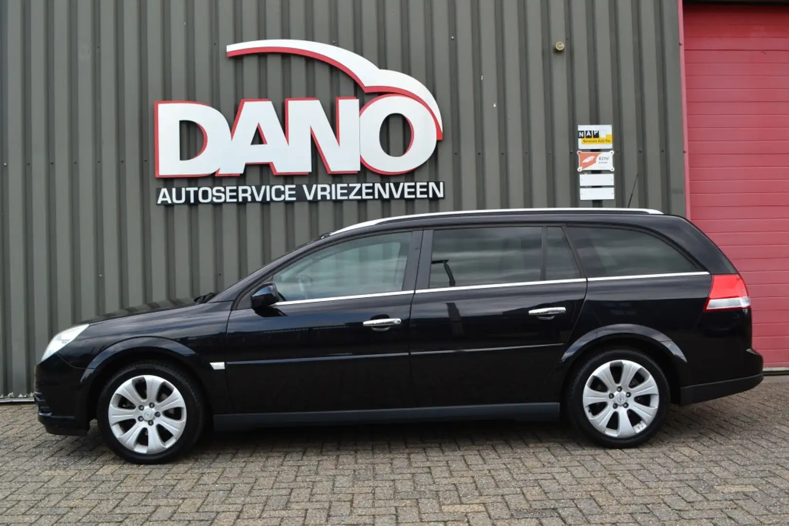 Opel Vectra Wagon 1.8 16V Executive Leer/Navi/Trekhaak/Cruise Fekete - 2