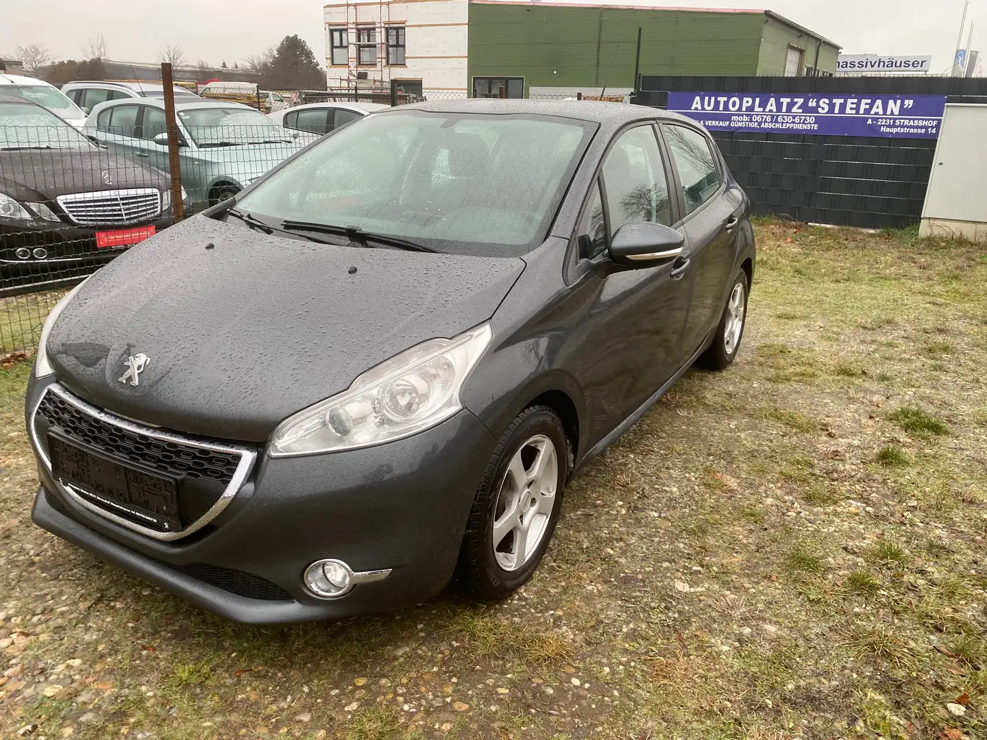 Peugeot 208 Active Grau - 2