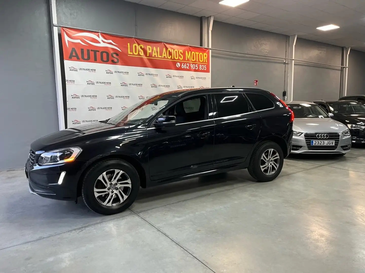 Volvo XC60 2.4 D5 AWD Momentum Auto Negro - 1