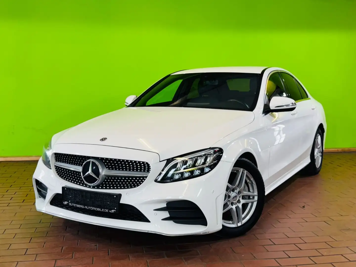 Mercedes-Benz C 220 d Limo AMG Navi Kamera ACC 1.Hand Weiß - 1