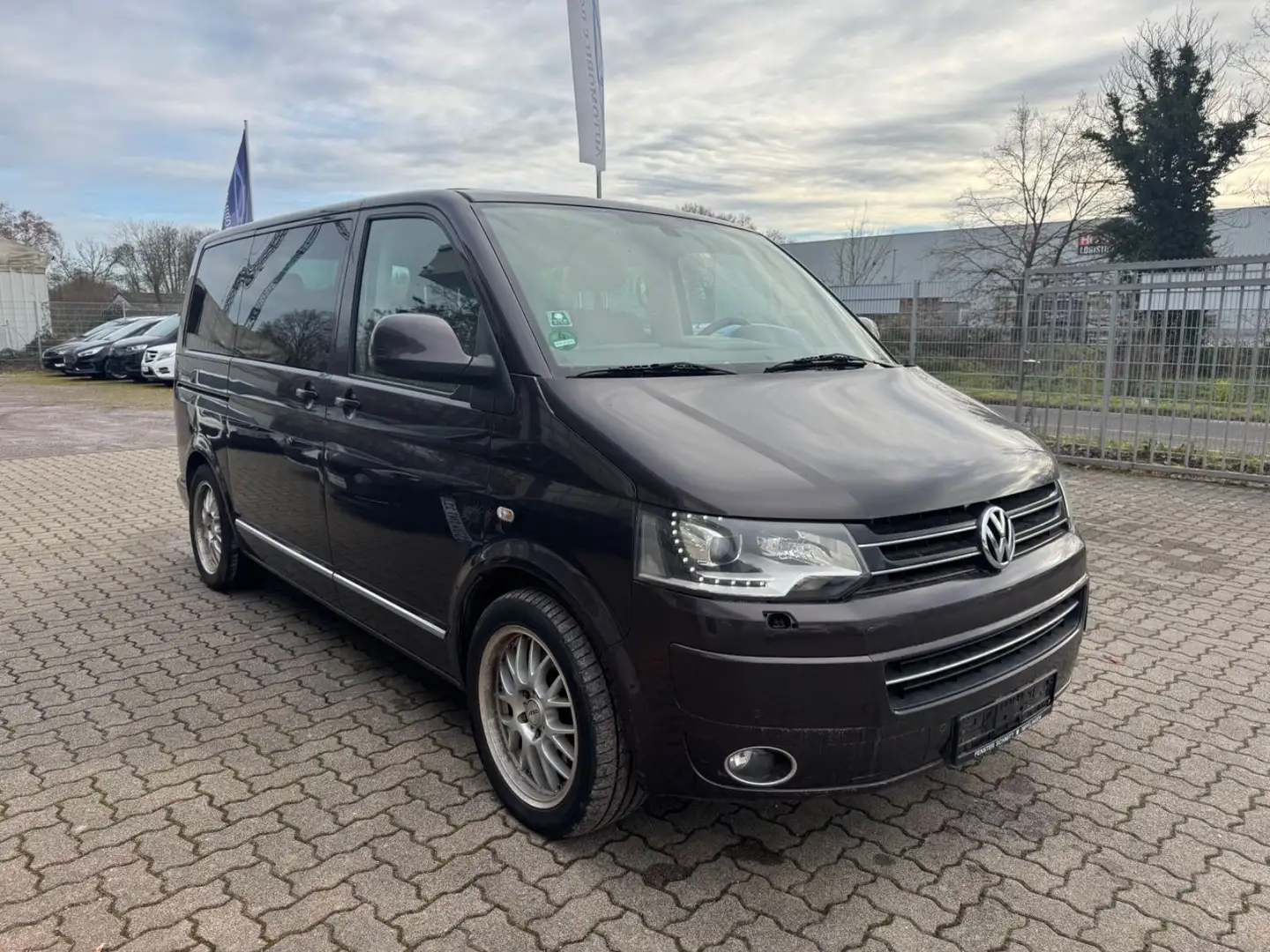 Volkswagen T5 Transporter Bus Multivan Highline Braun - 2