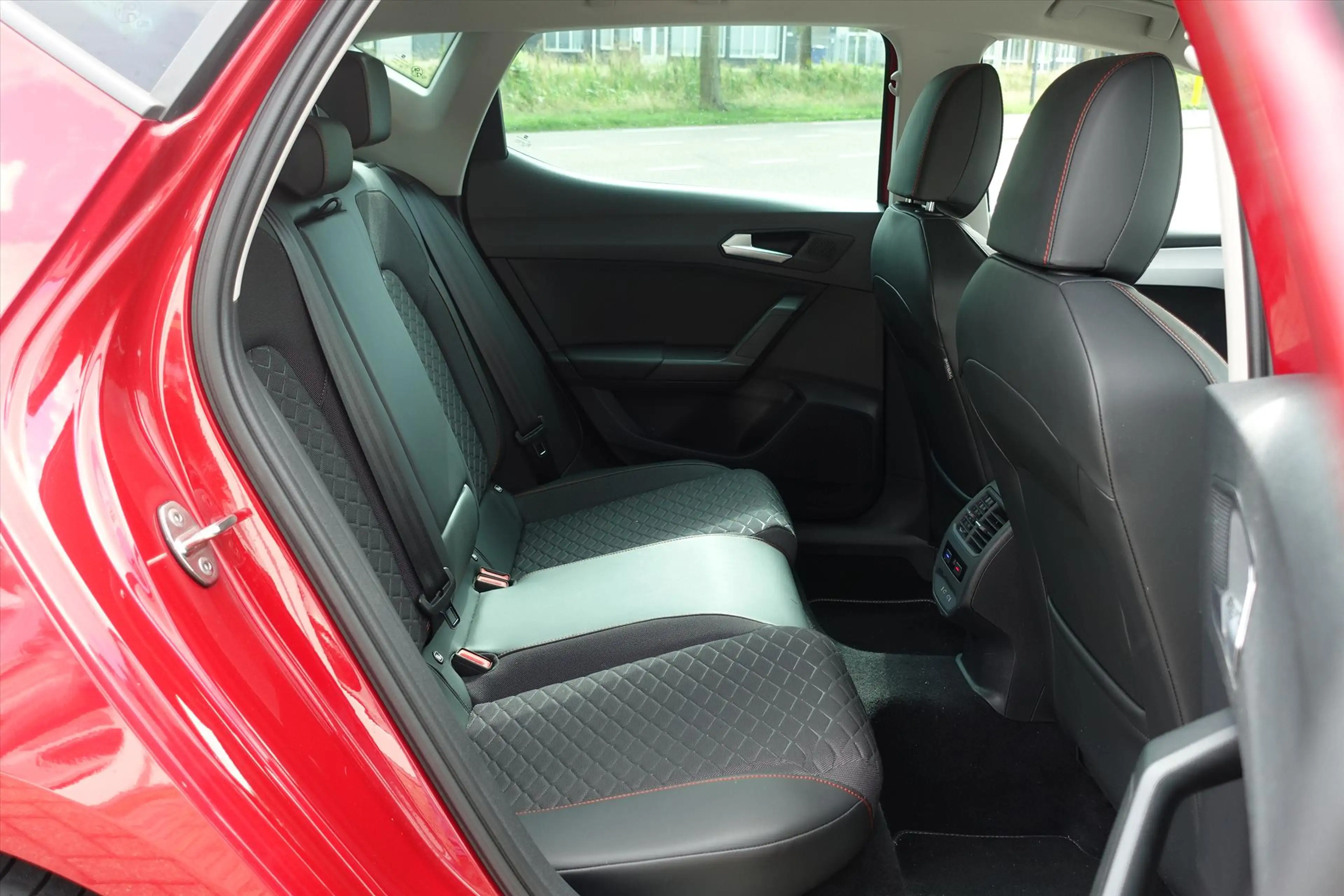 SEAT Leon 1.5 eTSI 150pk DSG-7 FR Business Intense | CAMERA — photo 8