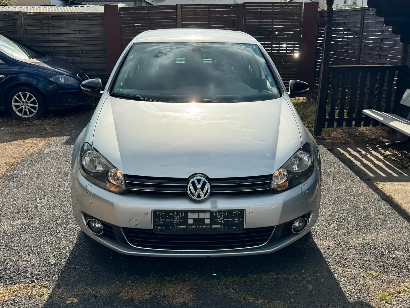 Volkswagen Golf VI 1.2 Style *Autom.*Navi*PDC*SHZ*TüV*EU6 Zilver - 1