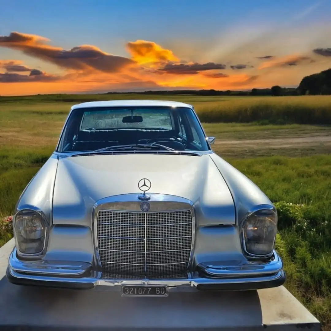 Mercedes-Benz 250 Argintiu - 1