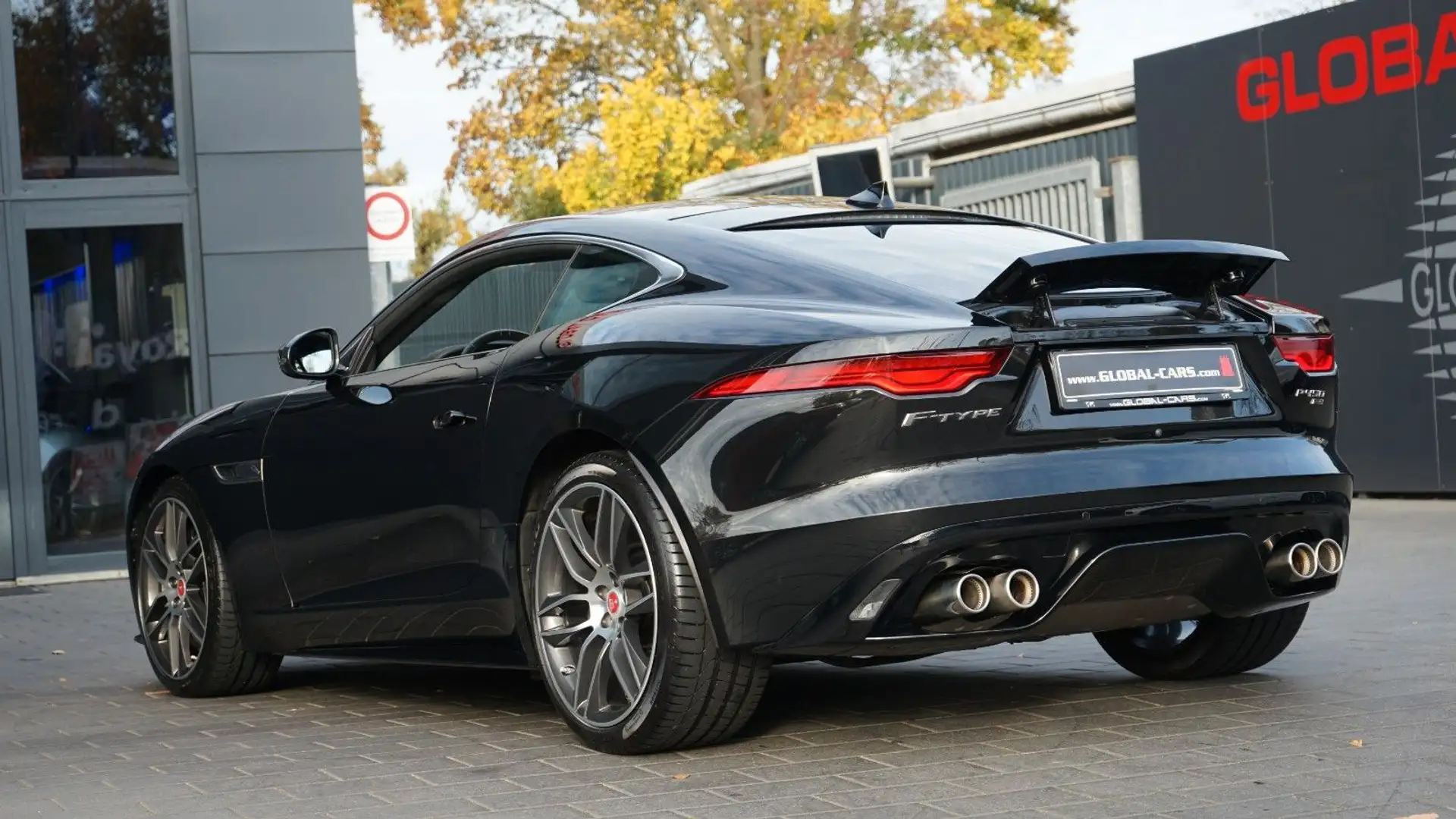 Jaguar F-Type F-TYPE P450 V8 R-DYNAMIC*AWD*20"*VIRTUAL* Schwarz - 2