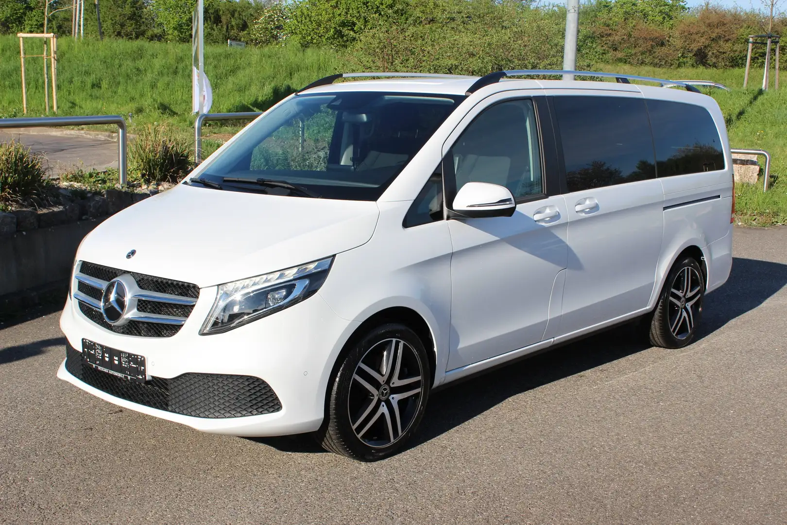Mercedes-Benz V 220 V 220 DITION lang 8-SITZER *DISTRONIC *LED *19Zoll Blanco - 1