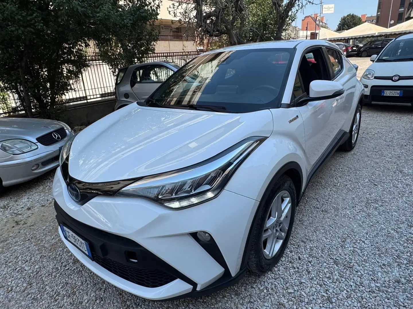 Toyota C-HR C-HR I 2020 1.8h Business e-cvt NAV Bianco - 1