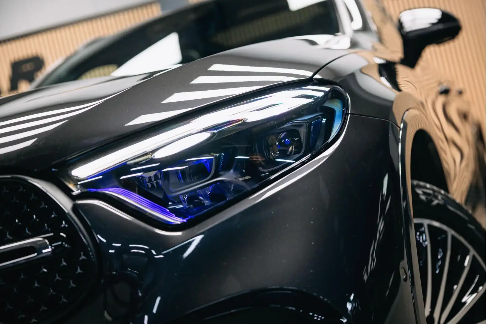 Mercedes-Benz GLC 300 300e 4MATIC AMG Line | Pano | Stoelverwarming | 36 Gris - 2