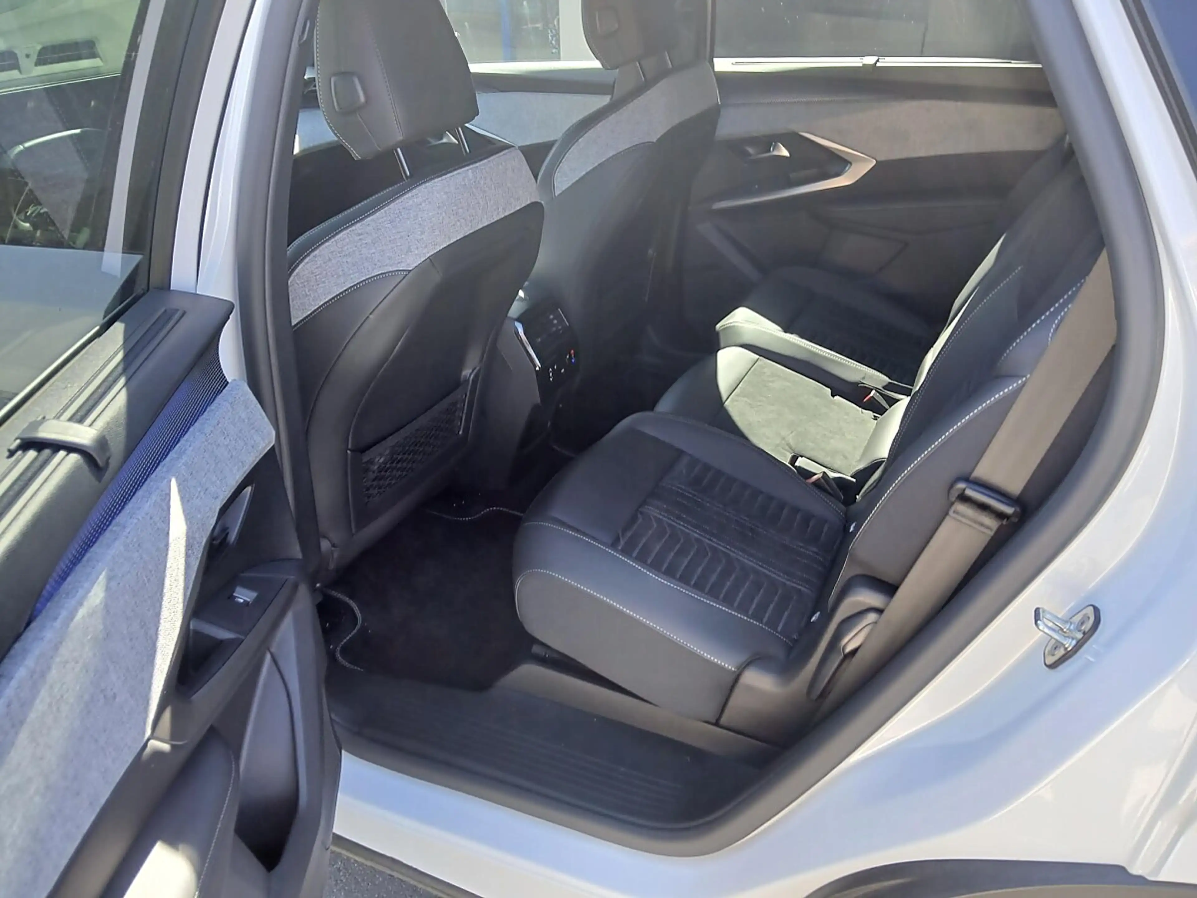 Peugeot 5008 PHEV 225 e-DCS7 Aut. — photo 5