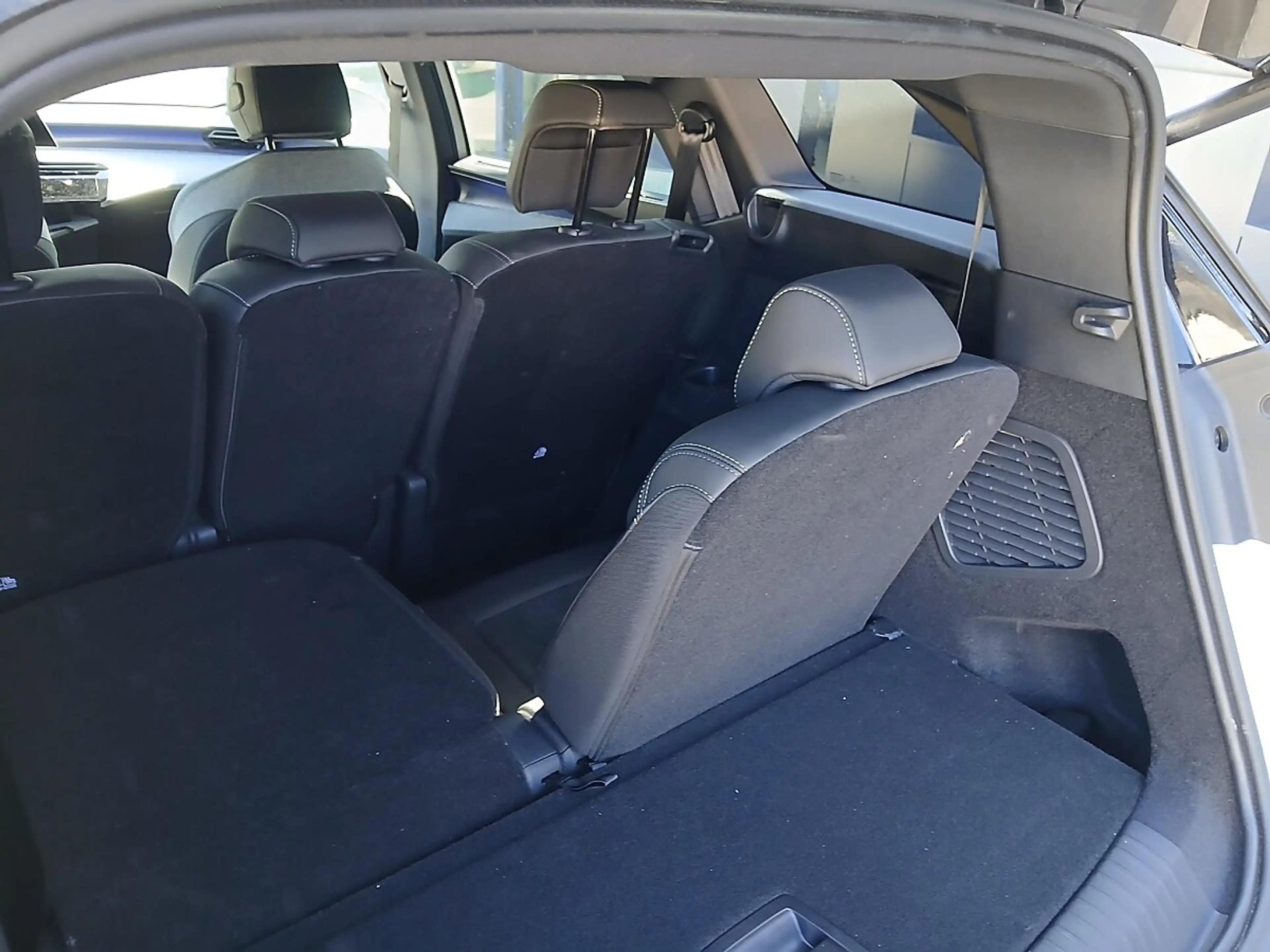 Peugeot 5008 PHEV 225 e-DCS7 Aut. — photo 4