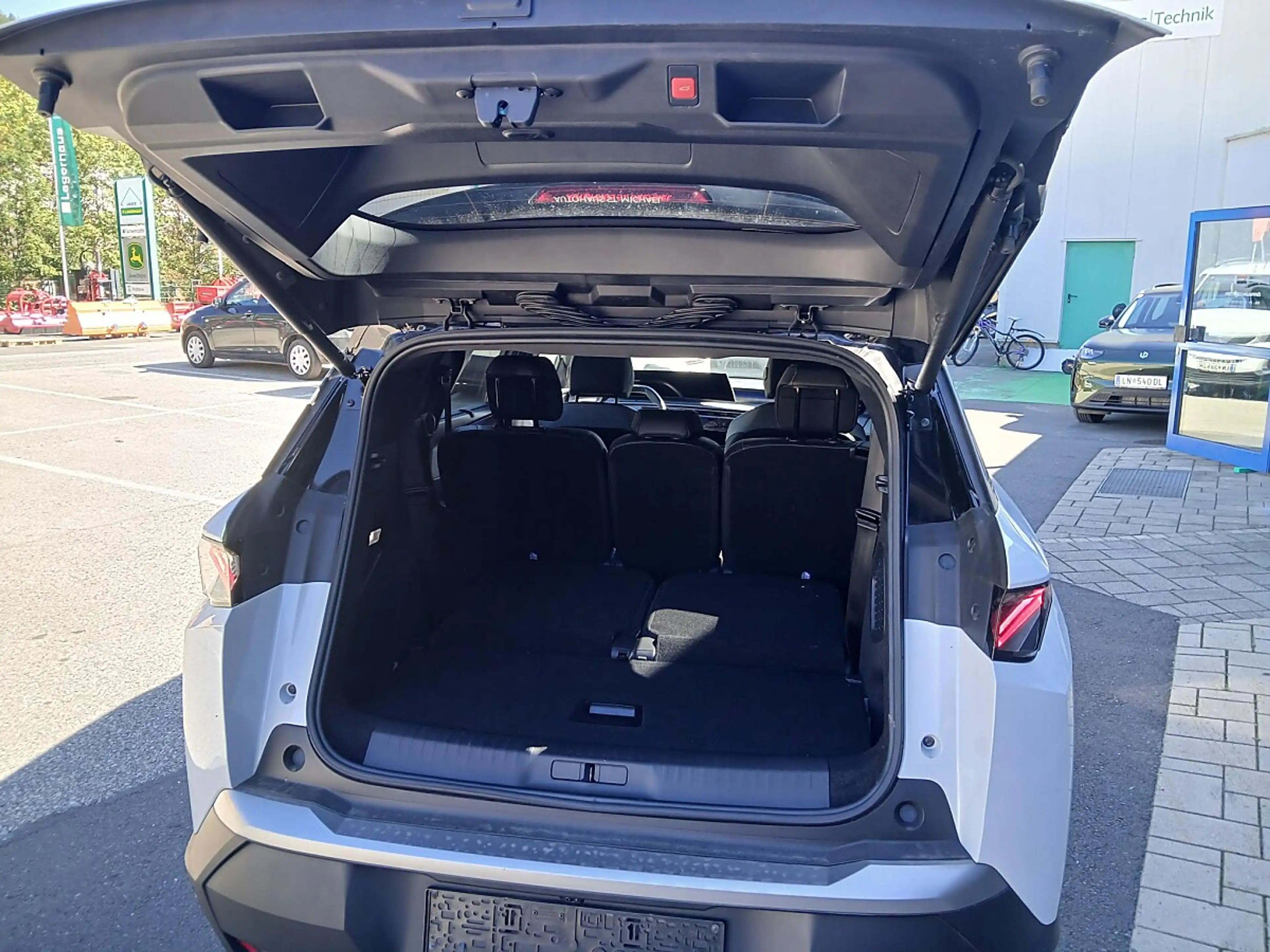 Peugeot 5008 PHEV 225 e-DCS7 Aut. — photo 3