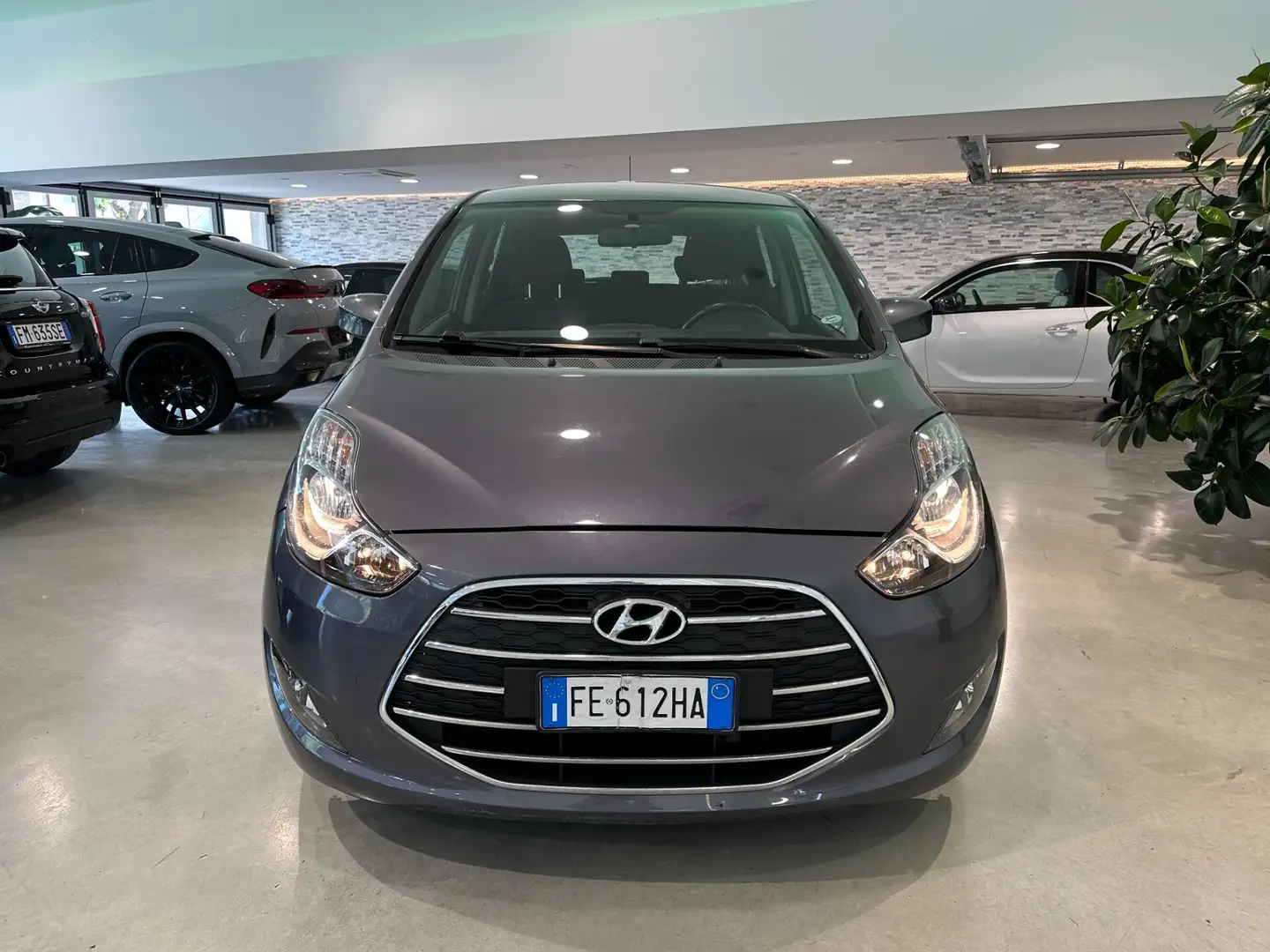 Hyundai iX20 1.6 CRDI 115 CV Comfort Šedá - 1