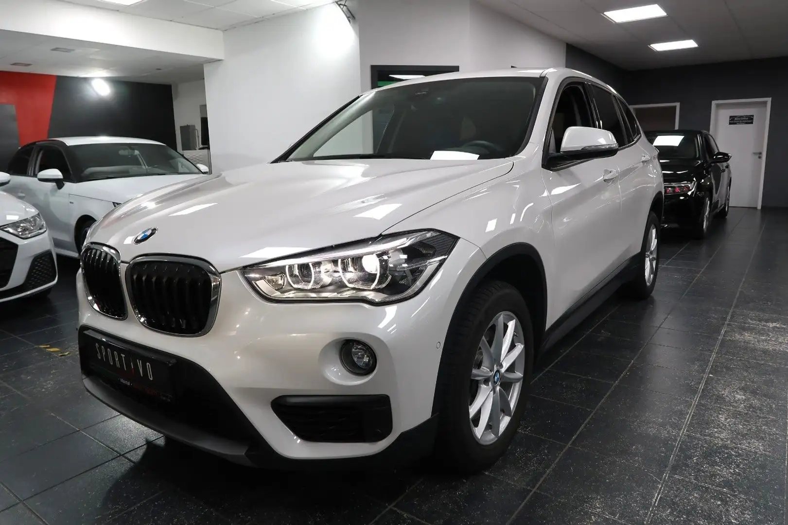 BMW X1 sDrive 20 i Advantage*LED*NAVI*SHZ*KAMARA*1H Weiß - 1