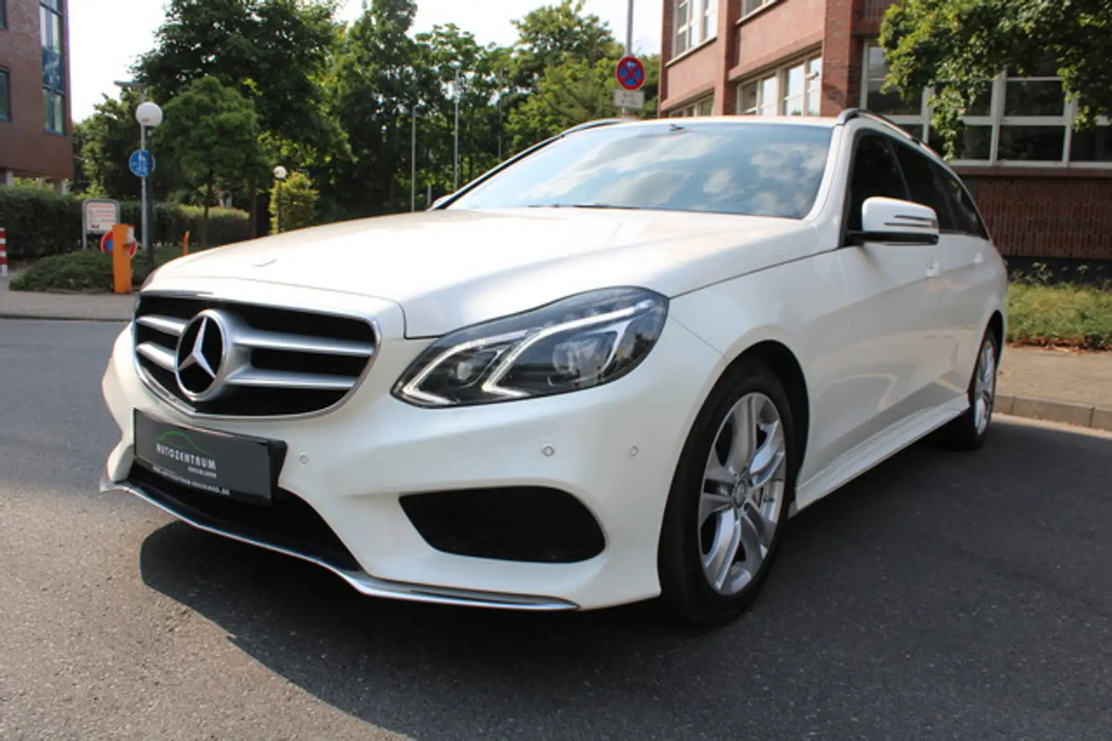 Mercedes-Benz E 350 BlueTEC 4-Matic AMG-Paket/LED/Leder/Kamera Wit - 2