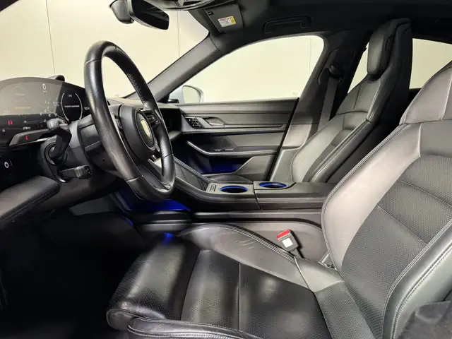 Porsche Taycan view 9