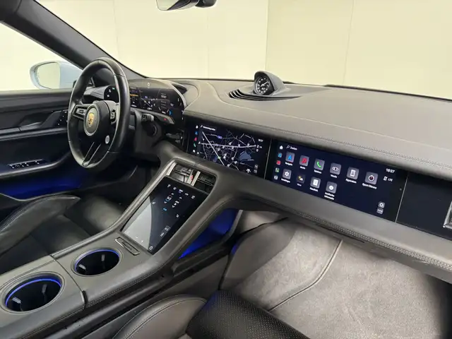Porsche Taycan view 13