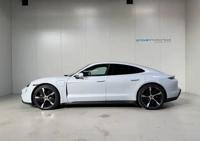 Porsche Taycan view 8