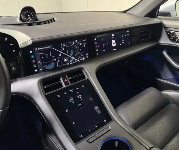 Porsche Taycan view 12