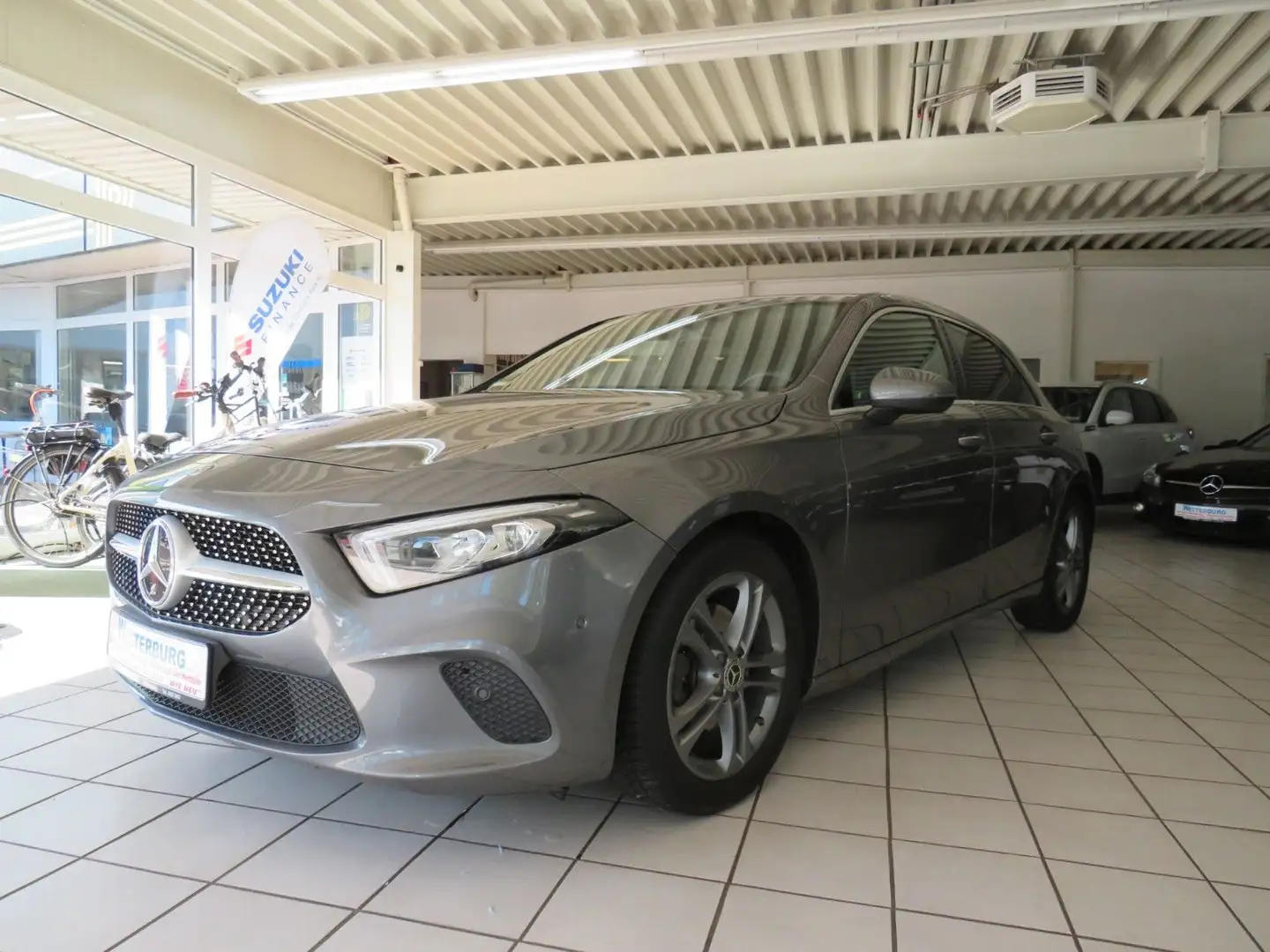 Mercedes-Benz A 200 "Progressive" Automatik Grigio - 1