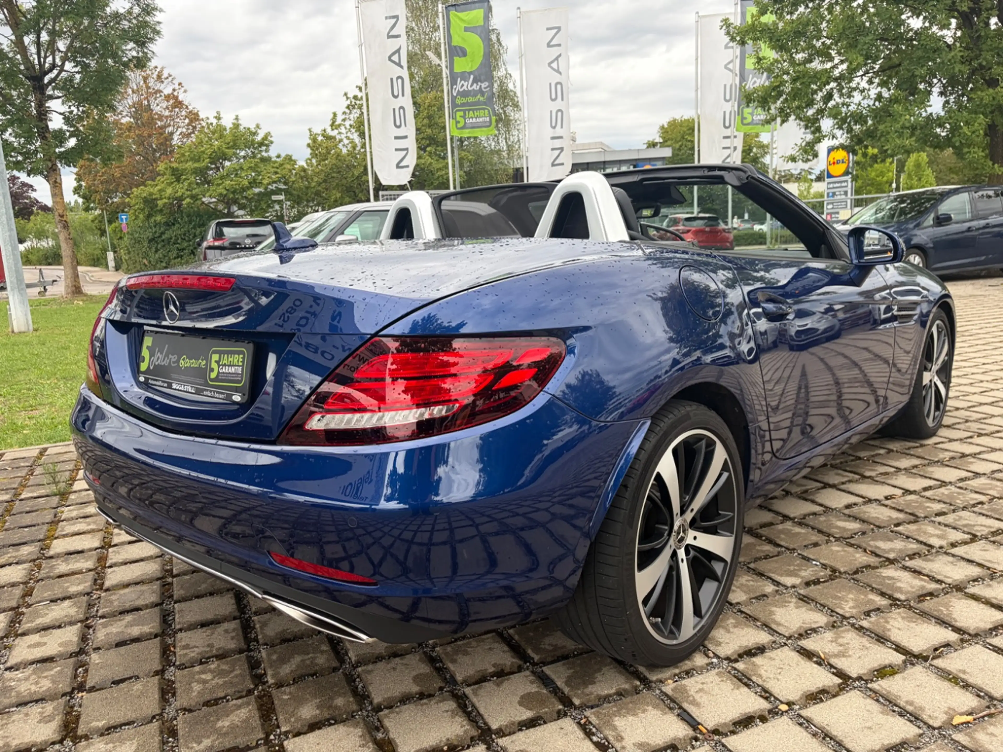 Mercedes-Benz SLC 200 AT PANO*LED*NAV*H&K*AIRSCARF*SHZ*PDC*LM18 — photo 10