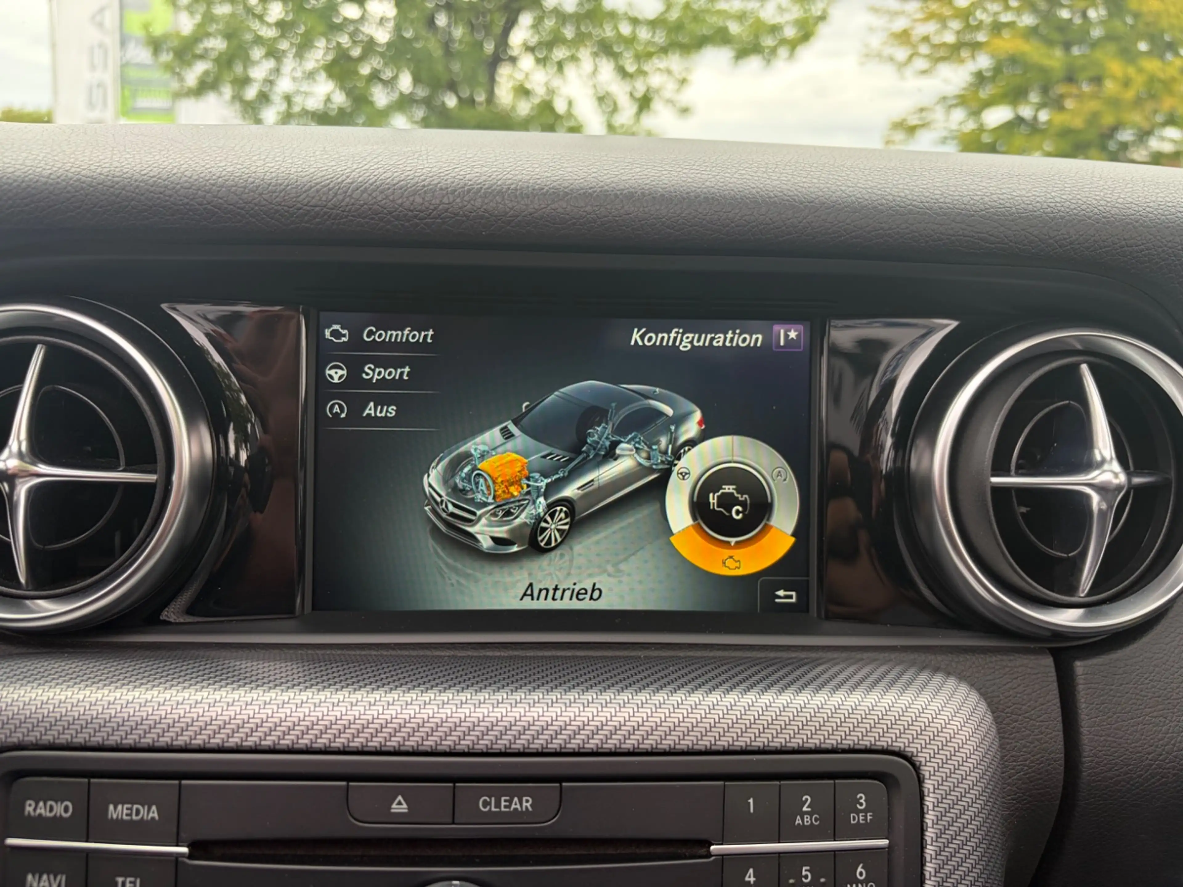 Mercedes-Benz SLC 200 AT PANO*LED*NAV*H&K*AIRSCARF*SHZ*PDC*LM18 — photo 13