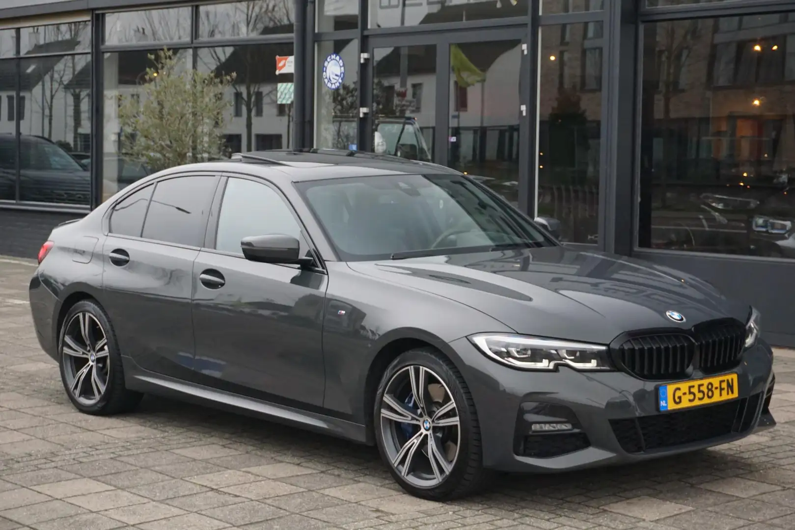 BMW 330 3-serie 330e High Executive | M Pakket | Dak | H&K Grau - 1