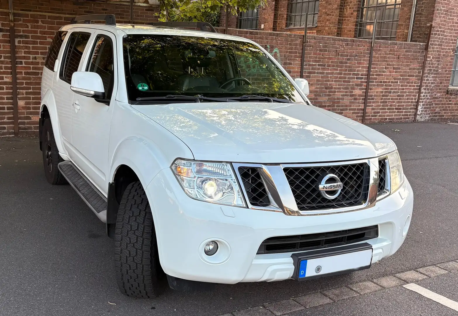 Nissan Pathfinder 2.5 dCi Aut. LE White - 1